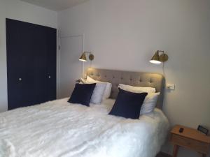 Flateyri guesthouse客房内的一张或多张床位