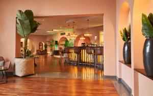 Ein Restaurant oder anderes Speiselokal in der Unterkunft Hotel Porto Mare - PortoBay 