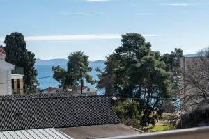- une vue sur l'océan depuis le toit d'une maison dans l'établissement Apartment Bazen, à Zadar