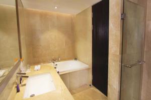 Koupelna v ubytování Aston Priority Simatupang Hotel and Conference Center