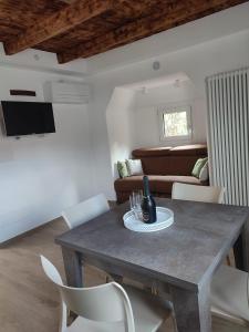 a living room with a table with chairs and a couch at Residenza Alice in Arco +31 photos