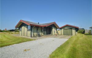 a house with a gravel driveway in front of it at 3 Bedroom Stunning Home In Blokhus in Blokhus