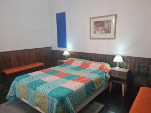 Una cama o camas en una habitación de Como en casa, Mendoza