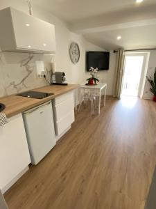 Kuchyňa alebo kuchynka v ubytovaní Studio centre ville cannes