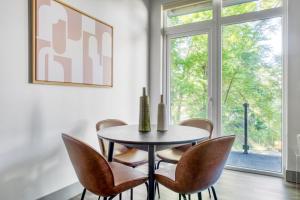 Фотография из галереи New build Sommerville 2br w rooftop WD in unit BOS-363 в городе Сомервилл