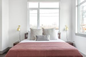 Gallery image of New build Sommerville 2BR w Rooftop WD in unit BOS-366 in Somerville +16 photos