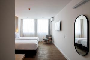 Postel nebo postele na pokoji v ubytování Sooz Hotel Collection