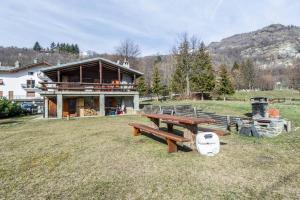 a picnic table in front of a house at Chalet complet in Antey-Saint-André