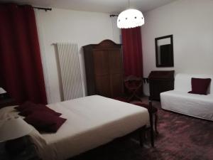 A bed or beds in a room at Sacripante