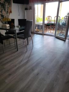 Posedenie v ubytovaní Casa Violeta