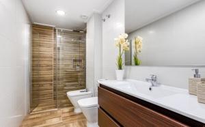 A bathroom at Apartamento Turquesa, 50m to Playa del Cura, Torrevieja