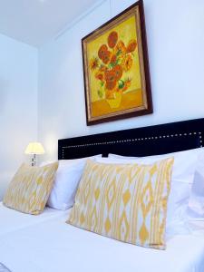 Letto o letti in una camera di Hotel Normandy