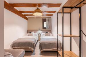 a row of four beds in a room at Casas Algarra Rural 