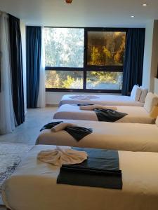 Voodi või voodid majutusasutuse Pyramid Front Hotel toas