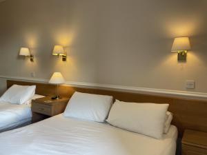 Llit o llits en una habitació de The Ferry Inn