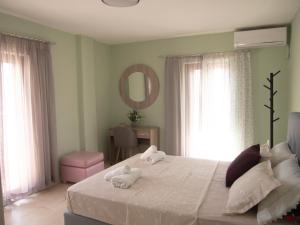 A bed or beds in a room at Charming apartment in Halepa!
