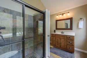 Ένα μπάνιο στο Flat Top Lodge +70 φωτογραφίες