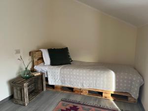 a bedroom with a bed and a table with a pillow at Taniq Guesthouse 