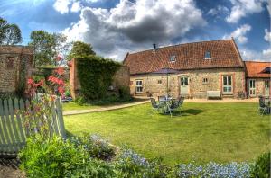 The building where the apartment is located 