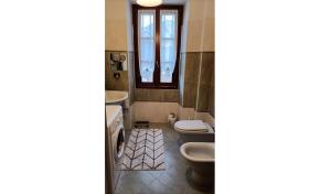 A bathroom at Lakeside apartment Tremezzo - Larihome B01