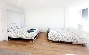 Posteľ alebo postele v izbe v ubytovaní NUEVO! Algaida Calahonda Beach Studio