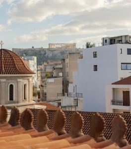 een uitzicht vanaf het dak van een gebouw bij Monument in Athene