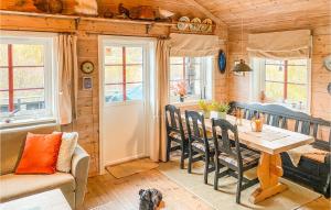 Χώρος καθιστικού στο Beautiful Home In Vøringsfoss With Wifi