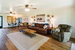 Spacious Country Home Near Ft Sill and Medicine Park 휴식 공간
