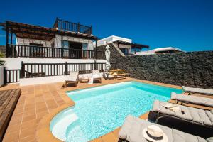 The swimming pool at or close to Villa Cavendish with sea views and heatable pool close to Flamingo Beach