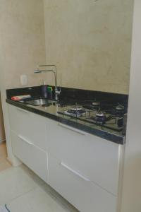 Kuchyň nebo kuchyňský kout v ubytování Apartamento Vivendas de Canela, uma quadra da Catedral