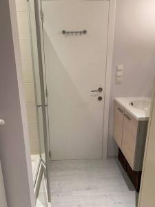 Ένα μπάνιο στο Strandappartement Festival met 2 slpk +24 φωτογραφίες