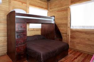 a bedroom with a bunk bed in a wooden cabin at Aldea Suncunu playa y alberca privada en Tuxpan in Tuxpan de Rodríguez Cano +69 photos
