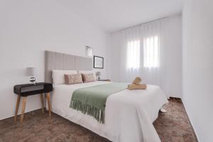 A bed or beds in a room at Apartament Sofia