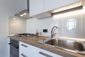 a kitchen with a sink and a stove at Casa Almyrà Costa dei trabocchi in Fossacesia