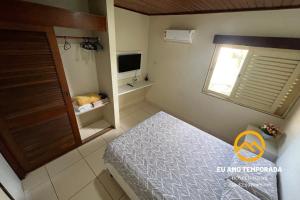 a small bedroom with a bed and a window at @euamotemporada Cumaru APT 207 - 100m da Praia in Marechal Deodoro
