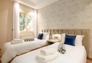Posteľ alebo postele v izbe v ubytovaní Lorea Playa, Luxury 6 Bedroom Villa with Seaview