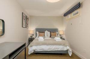 Posteľ alebo postele v izbe v ubytovaní Lorea Playa, Luxury 6 Bedroom Villa with Seaview