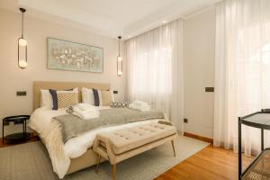 Posteľ alebo postele v izbe v ubytovaní Lorea Playa, Luxury 6 Bedroom Villa with Seaview