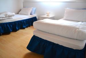 Postel nebo postele na pokoji v ubytování Tirana Central GuestHouse