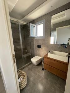 A bathroom at Sohoros Luxury Suites