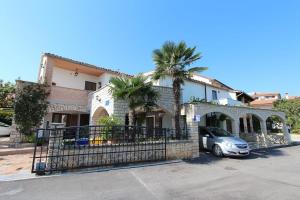 a house with a car parked in front of it at Guest house Licul in Rovinj