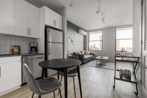 صورة لـ Loop 1BR w Gym Roofdeck WD nr W Loop the CHI-210 في شيكاغو