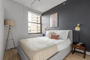 صورة لـ Loop 1BR w Gym Roofdeck WD nr W Loop the CHI-210 في شيكاغو