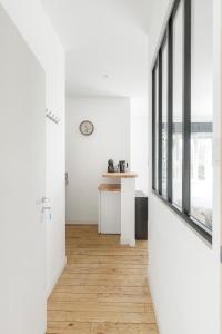 Kuchyňa alebo kuchynka v ubytovaní Joli appart quartier Lardenne + 5 fotografií