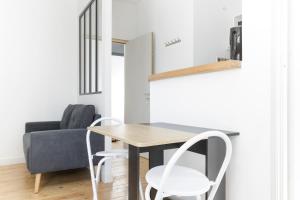 Posedenie v ubytovaní Joli appart quartier Lardenne