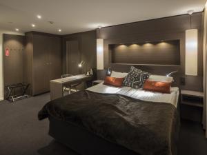 Postel nebo postele na pokoji v ubytování Laponia Hotell & Konferens
