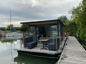 Imagen de la galería de Houseboat De Amstel, en Monnickendam