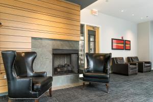 a waiting room with leather chairs and a fireplace at Loop 1BR w gym pool lounge 1 block from L CHI-700 in Chicago