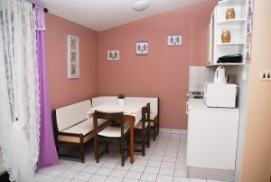 Kuchyň nebo kuchyňský kout v ubytování Apartments Bardak