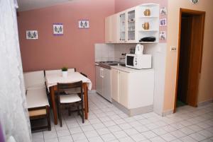 Kuchyň nebo kuchyňský kout v ubytování Apartments Bardak